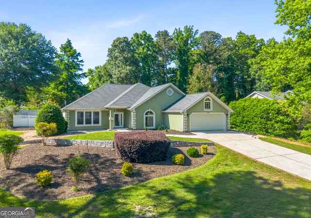 Photo 3 of Single family home for sale at 709 Oak Moss Dr, Lawrenceville, GA 30043 | MLS# 10835665 | Listing updated on 2026-09-11