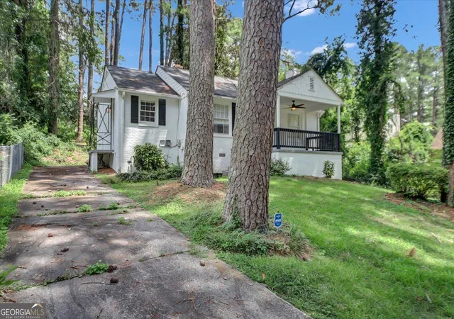 Photo 2 of Single family home for sale at 914 Rosemary Ave SW, Atlanta, GA 30311 | MLS# 10812304 | Listing updated on 2026-08-07