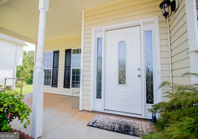 Photo 2 of Single family home for sale at 233 Ivey Lake Pkwy, Temple, GA 30179 | MLS# 10818705 | Listing updated on 2026-08-18