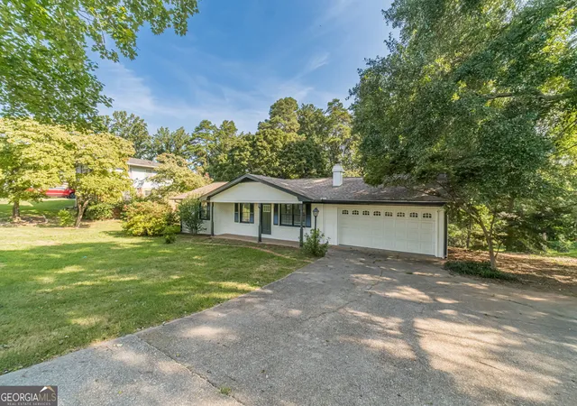Photo 2 of Single family home for sale at 3137 Esther Dr, Gainesville, GA 30504 | MLS# 10835307 | Listing updated on 2026-09-22