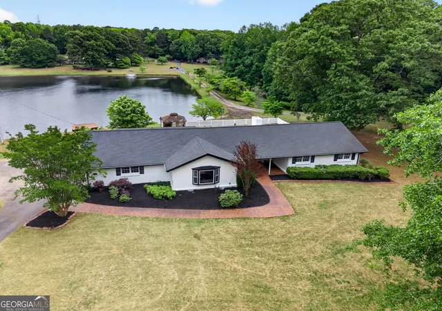 Photo 2 of Single family home for sale at 1078 Hwy 92 S, Fayetteville, GA 30215 | MLS# 10754030 | Listing updated on 2026-08-27