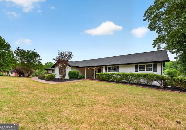 Photo 3 of Single family home for sale at 1078 Hwy 92 S, Fayetteville, GA 30215 | MLS# 10754030 | Listing updated on 2026-08-27