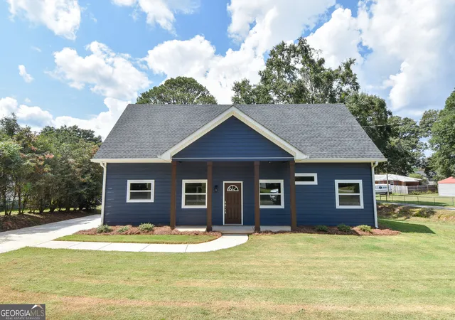 Single family home for sale at 124 Johnson St, Barnesville, GA 30204 | MLS# 10872273