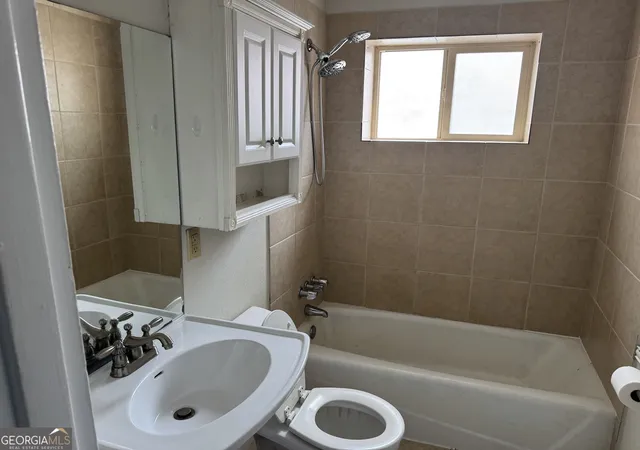 Listing Photo 2 - Condo for sale in building located at 250 Little St, Athens, GA 30605 - Unit #B110