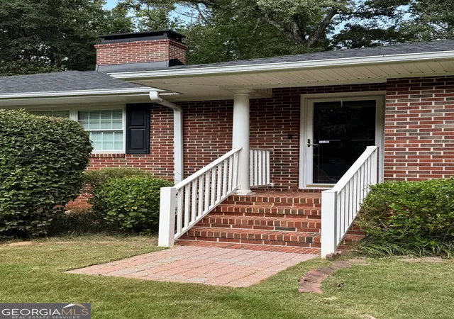 Photo 2 of Single family home for sale at 715 Ridgecrest Rd, Lagrange, GA 30240 | MLS# 10820623 | Listing updated on 2026-09-14