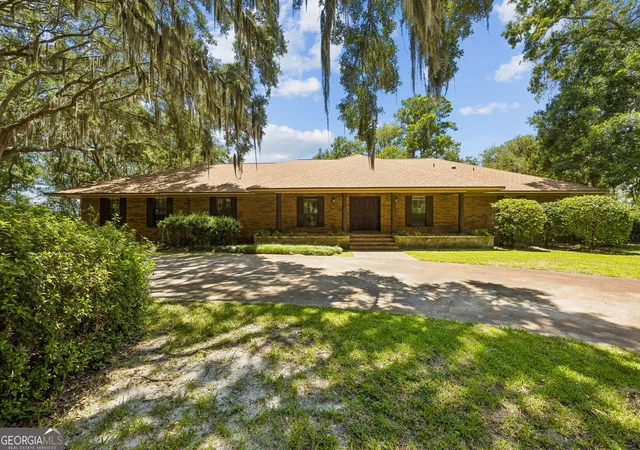 Photo 1 of Single family home for sale at 811 Park St, Saint Marys, GA 31558 | MLS# 10814068 | Listing updated on 2026-08-13