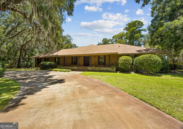 Photo 2 of Single family home for sale at 811 Park St, Saint Marys, GA 31558 | MLS# 10814068 | Listing updated on 2026-08-13
