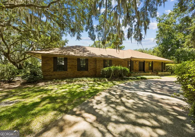 Photo 3 of Single family home for sale at 811 Park St, Saint Marys, GA 31558 | MLS# 10814068 | Listing updated on 2026-08-13