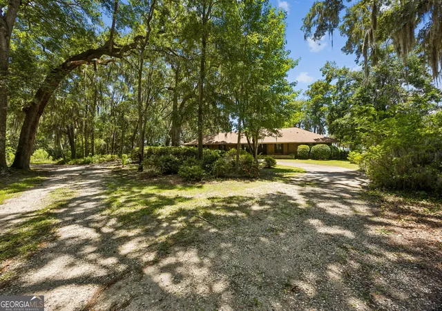 Photo 4 of Single family home for sale at 811 Park St, Saint Marys, GA 31558 | MLS# 10814068 | Listing updated on 2026-08-13