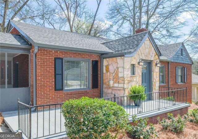 Photo 3 of Single family home for sale at 1652 Brewer Blvd Sw, Atlanta, GA 30310 | MLS# 10822498 | Listing updated on 2026-09-08