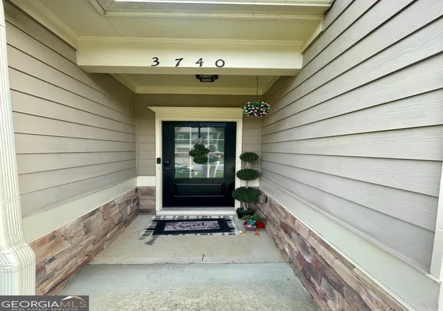 Photo 3 of Sale Pending at 3740 Sw Ridge Bluff Ovlk, Gainesville, GA 30507 | MLS# 10790919 | Listing updated on 2026-10-08