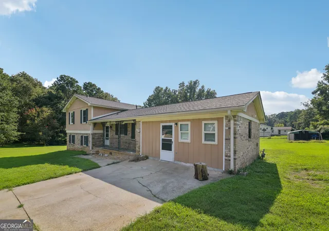 Photo 3 of Single family home for sale at 4773 Bell Cir Se, Conyers, GA 30094 | MLS# 10802979 | Listing updated on 2026-07-24