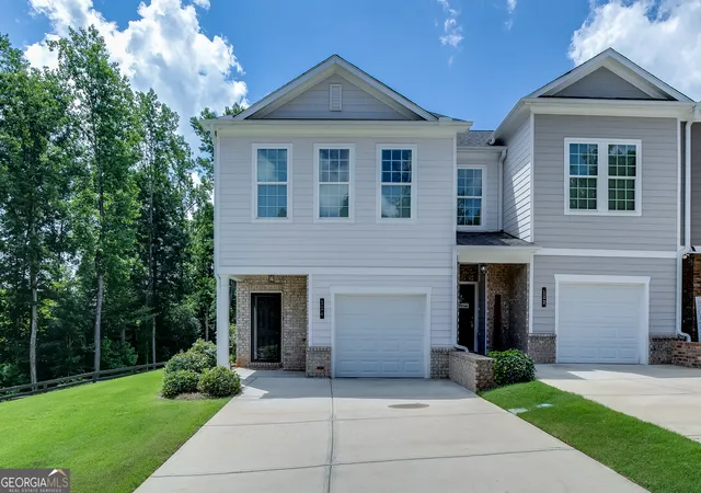 Townhouse for sale at 124 Greenview Ct, Homer, GA 30547 | MLS# 10811931