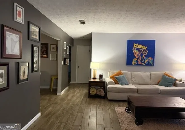 Listing Photo 5 - Condo for sale in building located at 1702 Parkaire Xing, Marietta, GA 30068 - Unit #1700