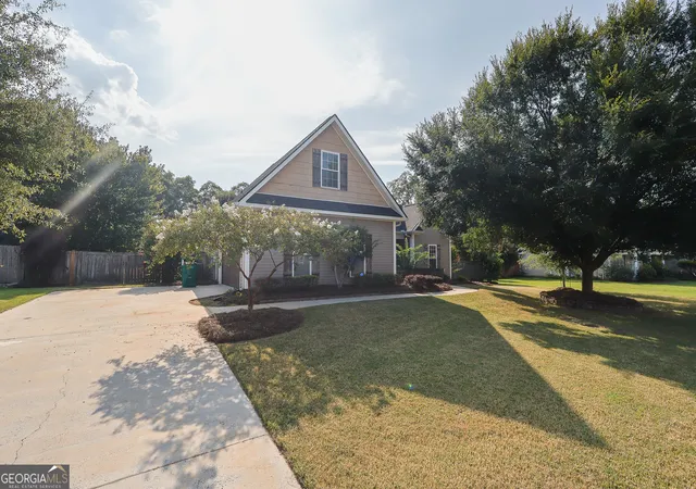 Photo 2 of Single family home for sale at 137 Pond Dr, Kathleen, GA 31047 | MLS# 10831793 | Listing updated on 2026-09-20
