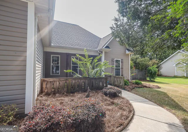 Photo 3 of Single family home for sale at 137 Pond Dr, Kathleen, GA 31047 | MLS# 10831793 | Listing updated on 2026-09-20