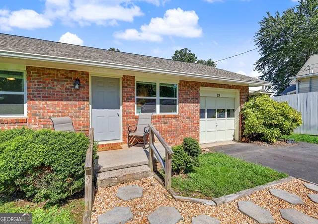 3rd image of 29 Fisher Ave, Clayton, GA 30525 | MLS# 10825076