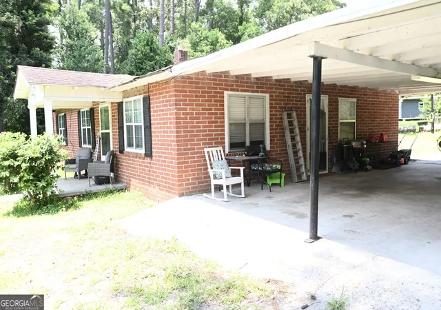 Photo 3 of Single family home for sale at 610 Poplar St, Waycross, GA 31501 | MLS# 10813862 | Listing updated on 2026-08-11