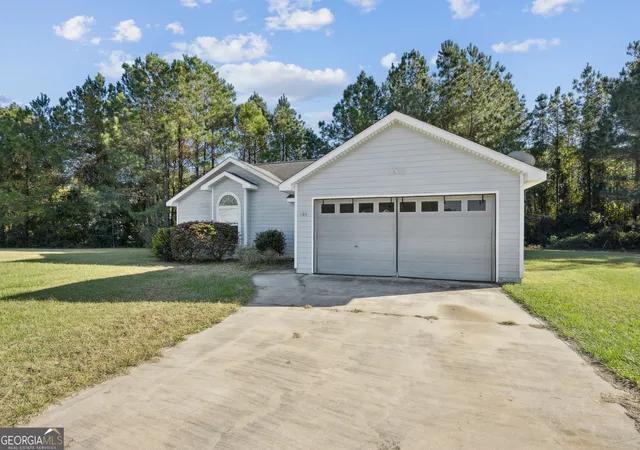 Photo 3 of Sale Pending at 104 Pin Oak Ct, Kingsland, GA 31548 | MLS# 10638246 | Listing updated on 2025-11-17