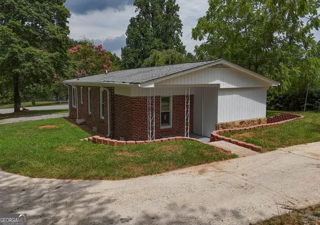 3rd image of 2292 Blacksnake Rd, Mount Airy, GA 30563 | MLS# 10805686