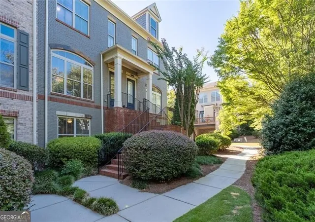 Townhouse for sale at 1736 Breyerton Dr Ne, Atlanta, GA 30329 | MLS# 10833522