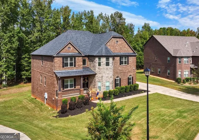 Photo 3 of Single family home for sale at 2214 Golden Eagle Dr, Locust Grove, GA 30248 | MLS# 10710621 | Listing updated on 2026-09-20