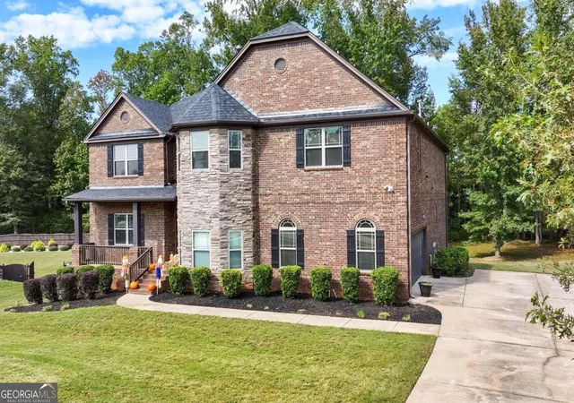 Photo 3 of Single family home for sale at 2214 Golden Eagle Dr, Locust Grove, GA 30248 | MLS# 10710621 | Listing updated on 2026-09-20