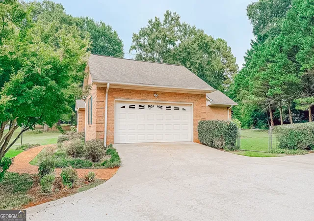 Photo 3 of Single family home for sale at 145 Brown St, Hartwell, GA 30643 | MLS# 10827748 | Listing updated on 2026-09-10