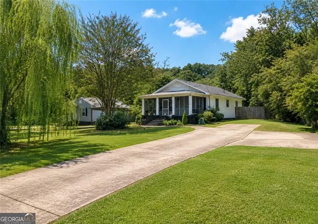 2nd image of 219 Etowah Dr, Cartersville, GA 30120 | MLS# 10832996