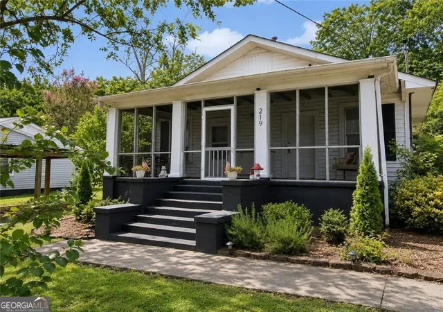 Photo 3 of Sale Pending at 219 Etowah Dr, Cartersville, GA 30120 | MLS# 10832996 | Listing updated on 2026-10-08