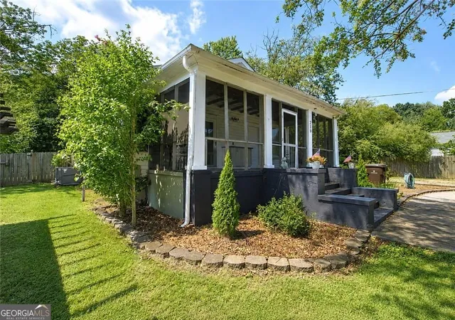 Photo 4 of Sale Pending at 219 Etowah Dr, Cartersville, GA 30120 | MLS# 10832996 | Listing updated on 2026-10-08