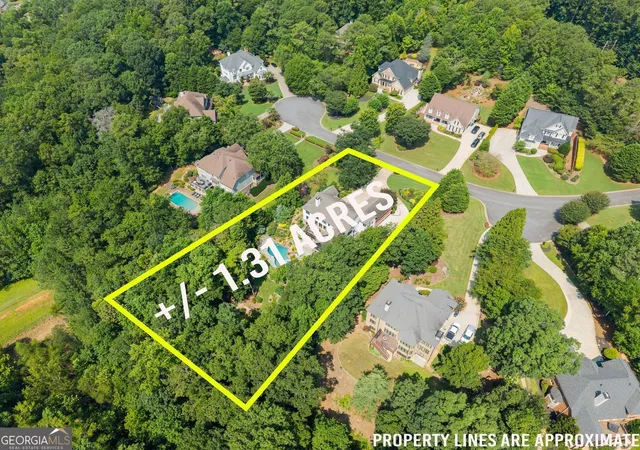 Photo 4 of Sale Pending at 16066 Inverness Trl, Alpharetta, GA 30004 | MLS# 10816749 | Listing updated on 2026-09-14