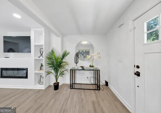 Photo 4 of Single family home for sale at 1110 Oak Knoll Ter Se, Atlanta, GA 30315 | MLS# 10831409 | Listing updated on 2026-09-06
