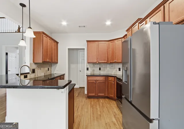 Photo 2 of Single family home for sale at 30 Roberson Dr Ne, Cartersville, GA 30121 | MLS# 10772913 | Listing updated on 2026-09-19