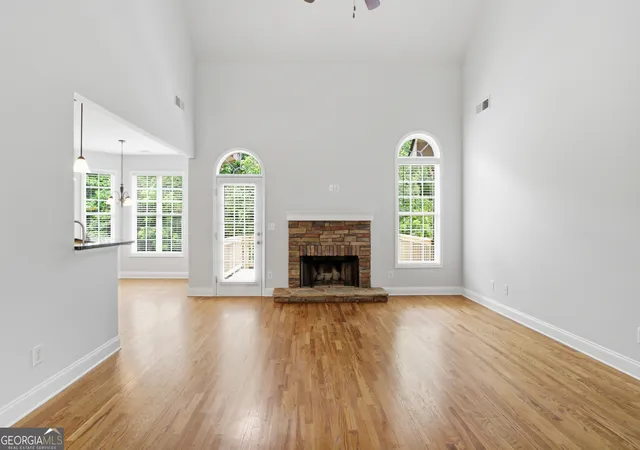 Photo 3 of Single family home for sale at 30 Roberson Dr Ne, Cartersville, GA 30121 | MLS# 10772913 | Listing updated on 2026-09-19