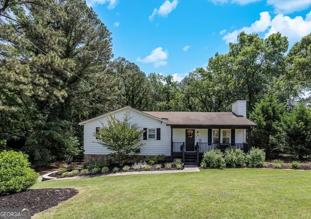 3rd image of 1748 Toonigh Rd, Canton, GA 30115 | MLS# 10815945