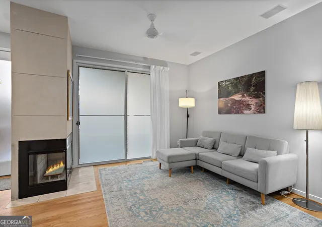 3rd image of 1590 Tallulah St Nw, Atlanta, GA 30318 | MLS# 10810816