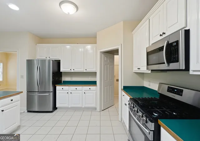 Photo 2 of Single family home for sale at 100 Clay Ct, Tyrone, GA 30290 | MLS# 10814182 | Listing updated on 2026-09-07