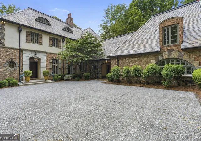 Photo 3 of Mansion for sale at 1955 Alec Mountain Rd, Clarkesville, GA 30523 | MLS# 10765622 | Listing updated on 2026-09-11
