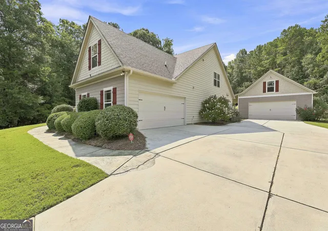 Photo 3 of Single family home for sale at 70 Double Crk Ct, Senoia, GA 30276 | MLS# 10819373 | Listing updated on 2026-09-04