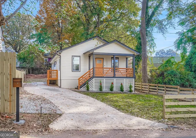 Photo 2 of Single family home for sale at 194 Dearborn St Se, Atlanta, GA 30317 | MLS# 10797243 | Listing updated on 2026-08-14