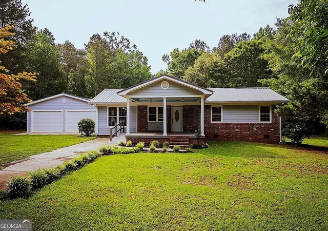 Photo 4 of Single family home for sale at 1061 Old Salem Rd, Watkinsville, GA 30677 | MLS# 10774472 | Listing updated on 2026-09-12