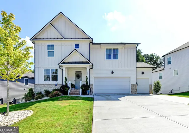 Photo 2 of Single family home for sale at 4027 Peregrine Wy, Gainesville, GA 30506 | MLS# 10818677 | Listing updated on 2026-08-30
