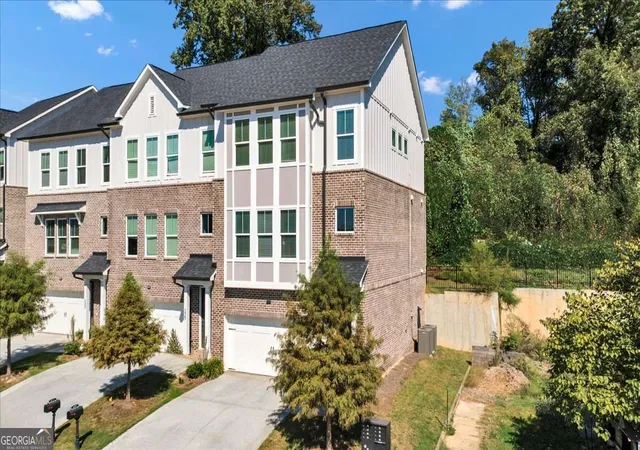 Townhouse for sale at 237 W Marietta St, Canton, GA 30114 | MLS# 10873953