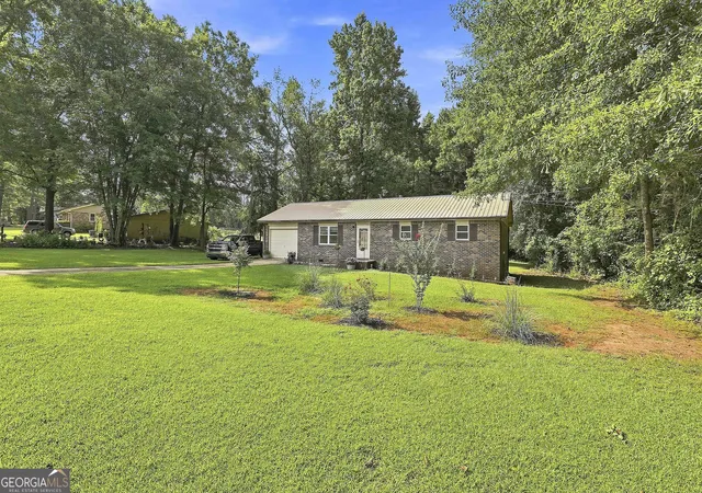 3rd image of 168 Glover Cir, Newnan, GA 30263 | MLS# 10814795