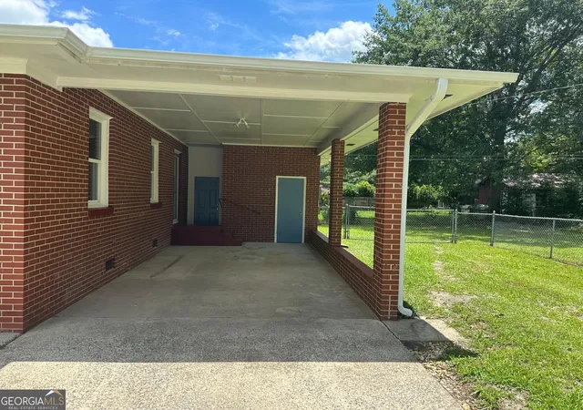 3rd image of 1300 Stonewall St, Dublin, GA 31021 | MLS# 10815001