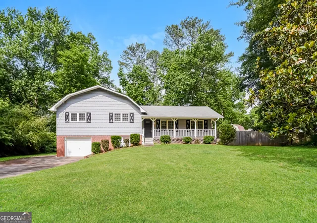 Photo 1 of Single family home for sale at 6581 Windsor Dr, Acworth, GA 30102 | MLS# 10804613 | Listing updated on 2026-08-23