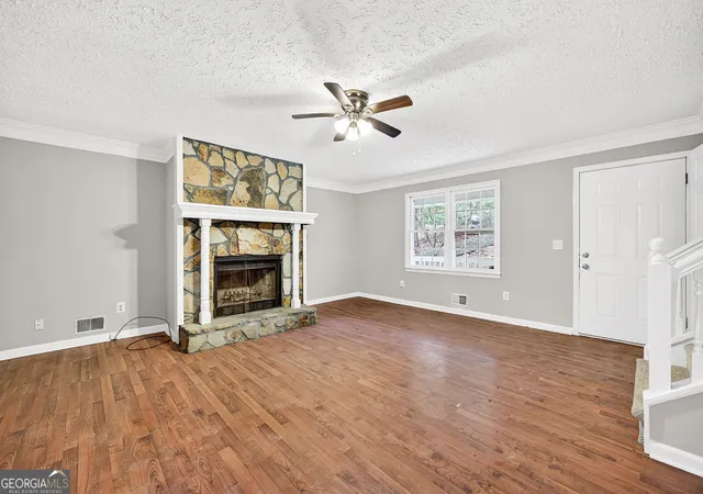 Photo 3 of Sale Pending at 1978 Winding Creek Ln Sw, Marietta, GA 30064 | MLS# 10641727 | Listing updated on 2026-08-28