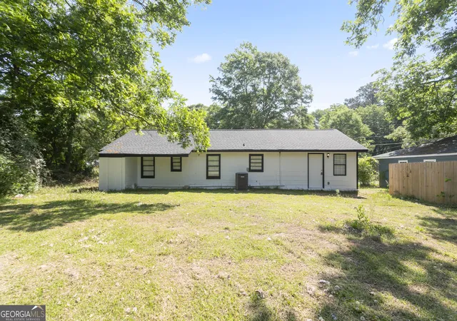 Homes for sale in Griffin, GA | 805 Pamela Dr, Griffin, GA 30224 | MLS# 10770127