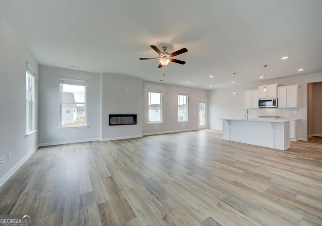 Photo 4 of Single family home for sale at 28 Fayme Ct, Newnan, GA 30263 | MLS# 10832421 | Listing updated on 2026-10-09
